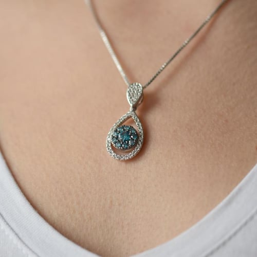 Přívěsek s modrými a bílými diamanty Wawyd