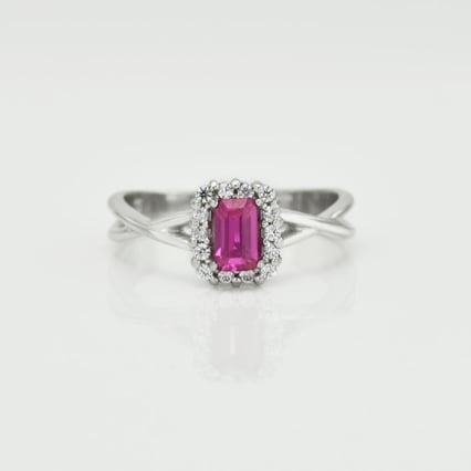 Zlatý prsten s emerald safírem a diamanty Hali