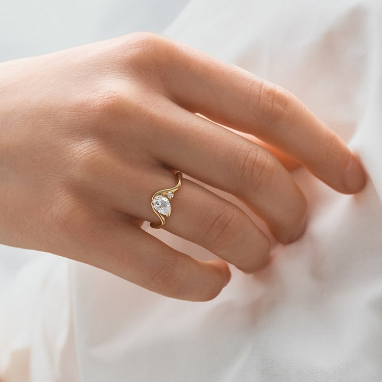 Vlnitý zásnubní prsten 154930