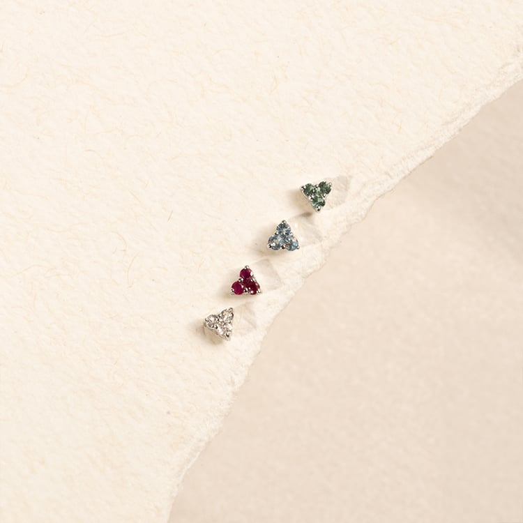 Zlatá piercing náušnice s bílými topazy Masha 138313