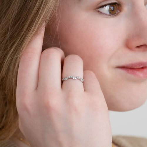 Něžný eternity prsten s lab-grown diamanty Britton