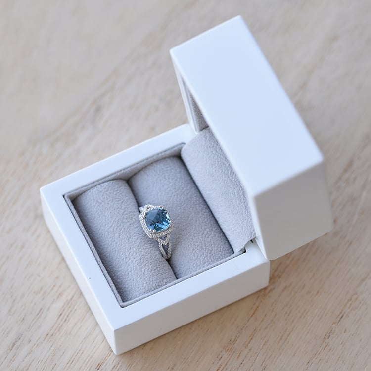 Prsten se zirkony a topazem 62037