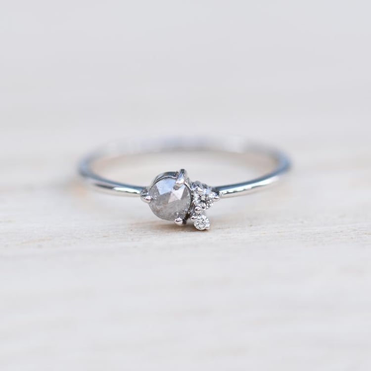 Salt and pepper diamant v něžném prstenu 49718