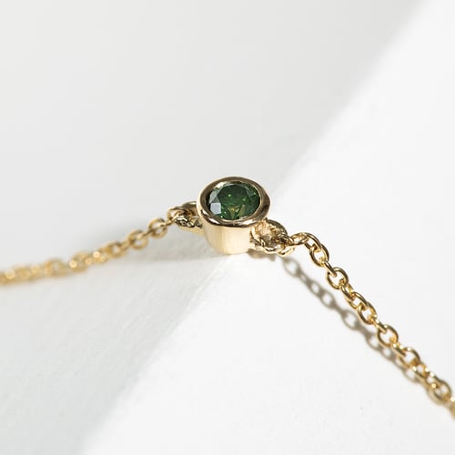 Zlatý minimalistický náramek se zeleným diamantem Bonato