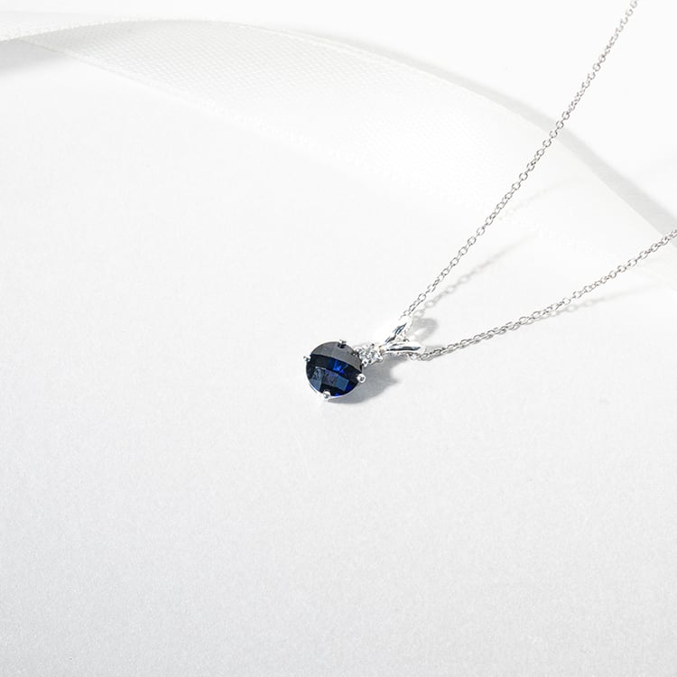 Safírový přívěsek ze zlata s diamantem Emolyna 127755