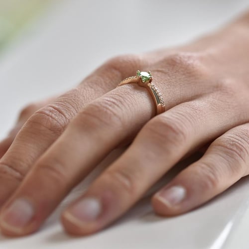Zlatý prsten s tsavorit granátem a diamanty Sewyn