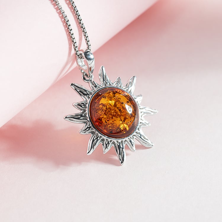 Stříbrný jantarový přívěsek ve tvaru slunce 150713