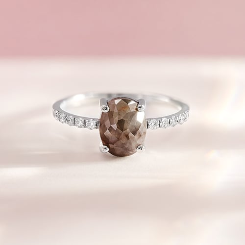 Zlatý prsten s jedinečným salt and pepper diamantem Liberia