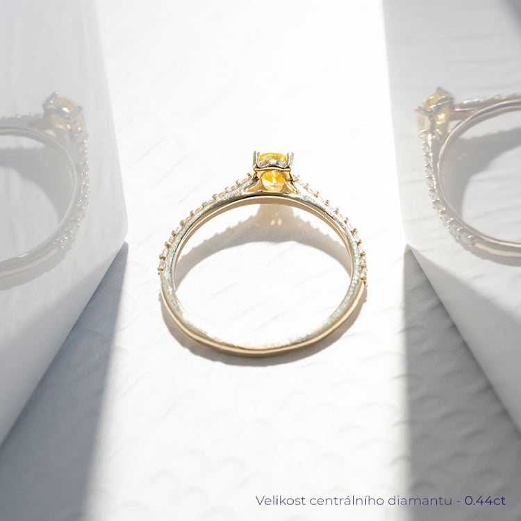 Zásnubní prsten s certifikovaným fancy yellow lab-grown diamantem Ernes 114159