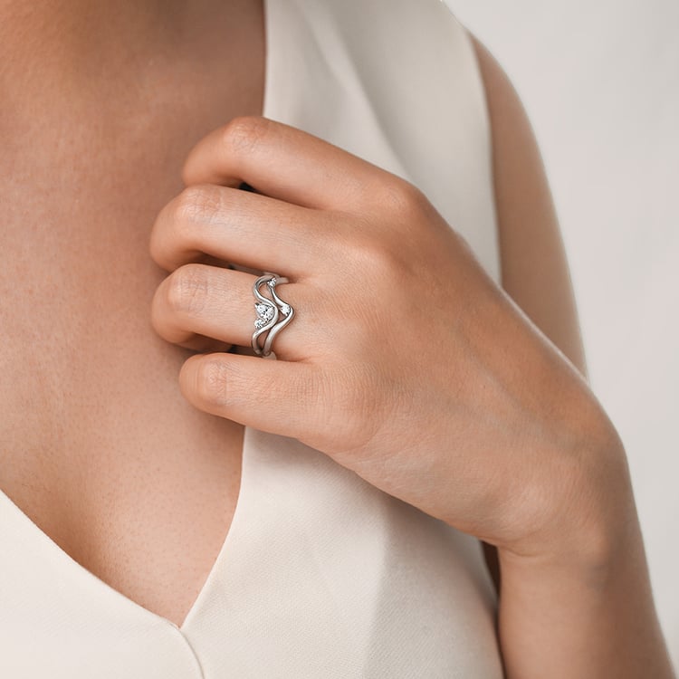 Romantický zásnubní set atypických prstýnků s diamanty 156542