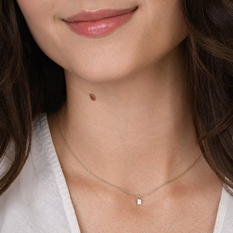 Minimalistický přívěsek ze stříbra s emeraldem Lias 160448