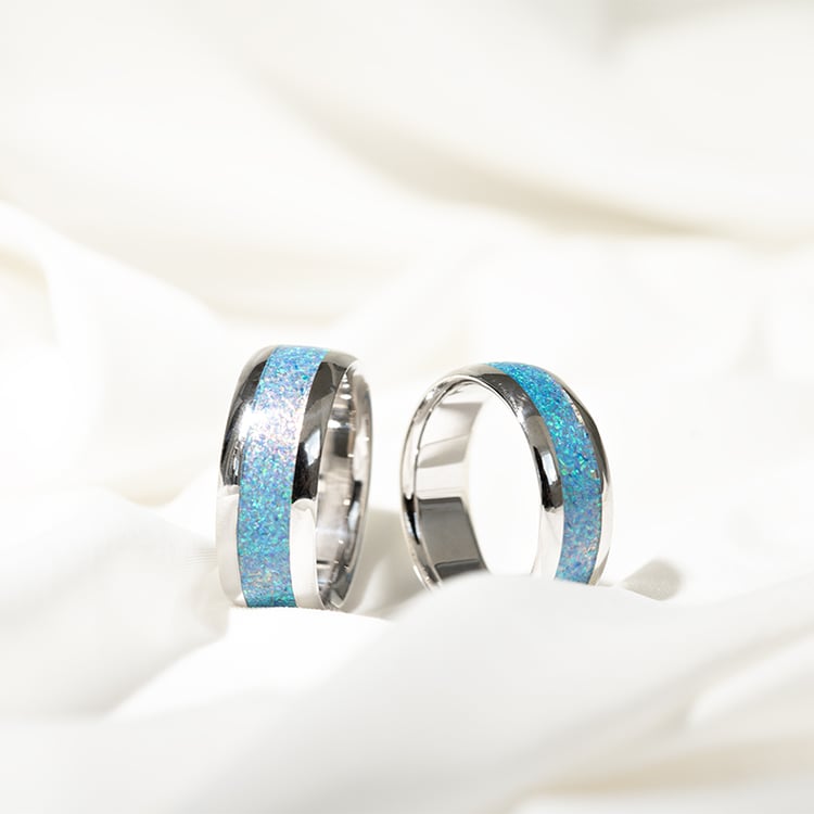 Zlaté snubní prsteny s modrou opálovou výplní Sariah 129819