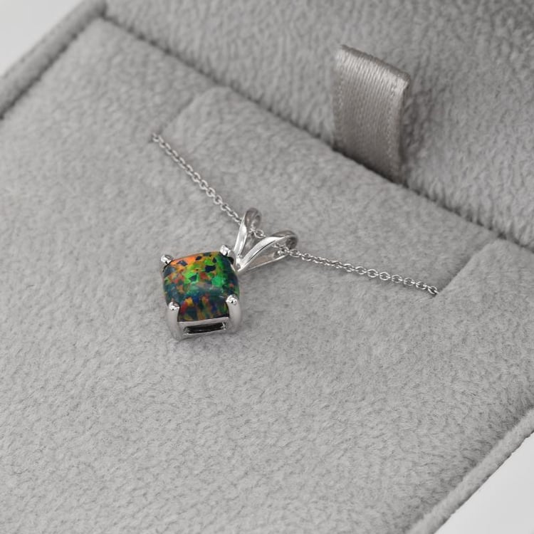 Náhrdleník s vytvořeným opálem 38557