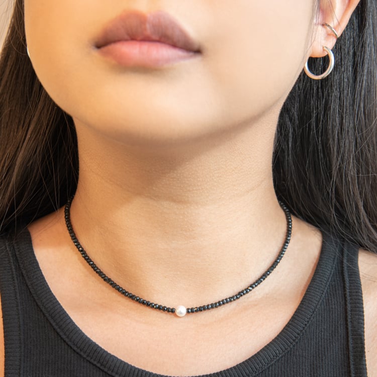 Stříbrný náhrdelník s perlou a spinelovými korálky Gibbs 104339