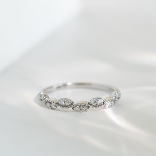 Něžný eternity prsten s diamanty Britton