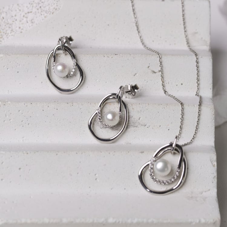 Kolekce stříbrných šperků s perlami a bílými topazy 164070