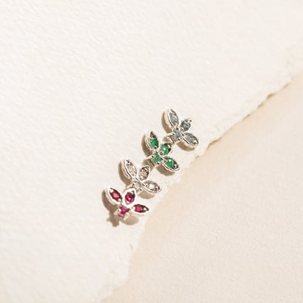 Zlatá piercing náušnice s nebesky modrými topazy Amina