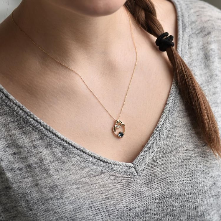 Zlatý přívěsek matka a dítě s londýnským topazem 40367