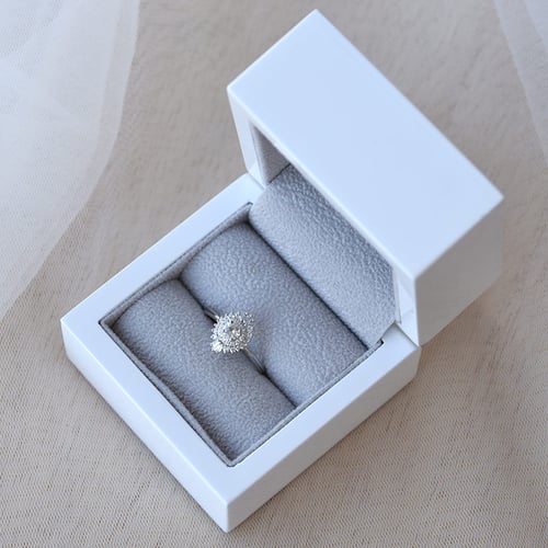 Zlatý prsten s moissanitem a lab-grown diamanty Deizy