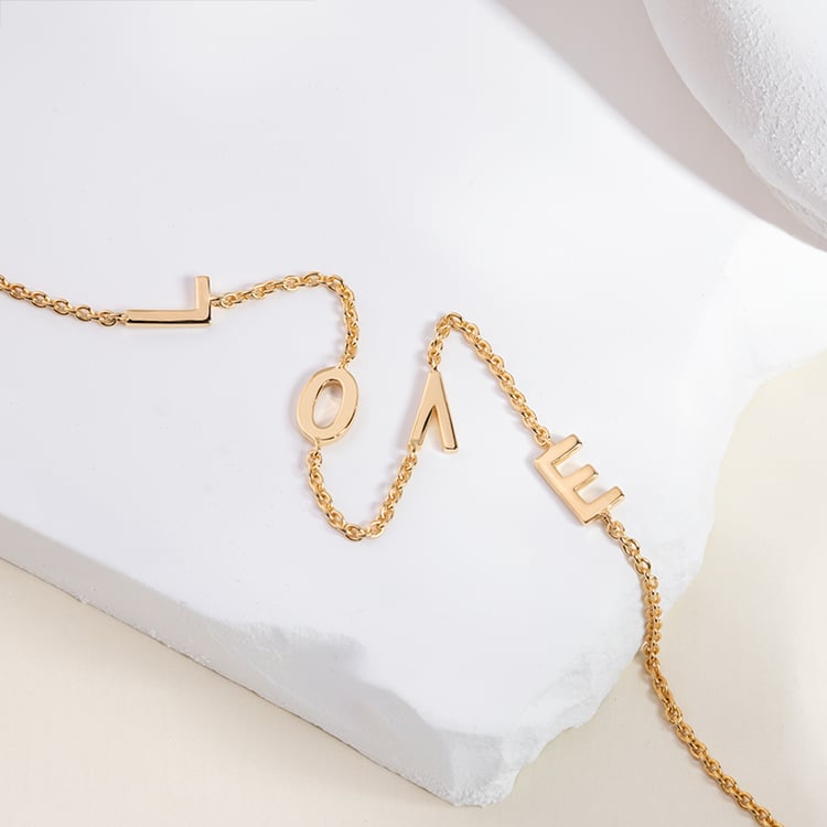 Stříbrný náhrdelník s 4 písmenky podle vaší volby Lupe 149680