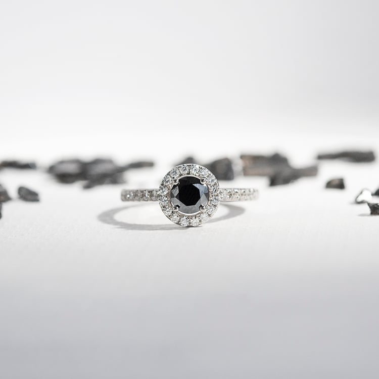 Halo prsten s černým moissanitem a lab-grown diamanty Kerau 110034