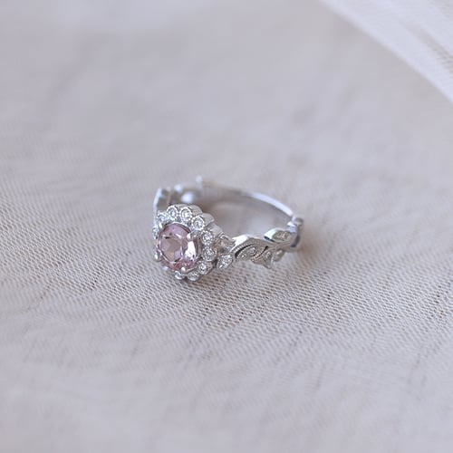 Zásnubní prsten s morganitem a diamanty ve vintage stylu Jyspie