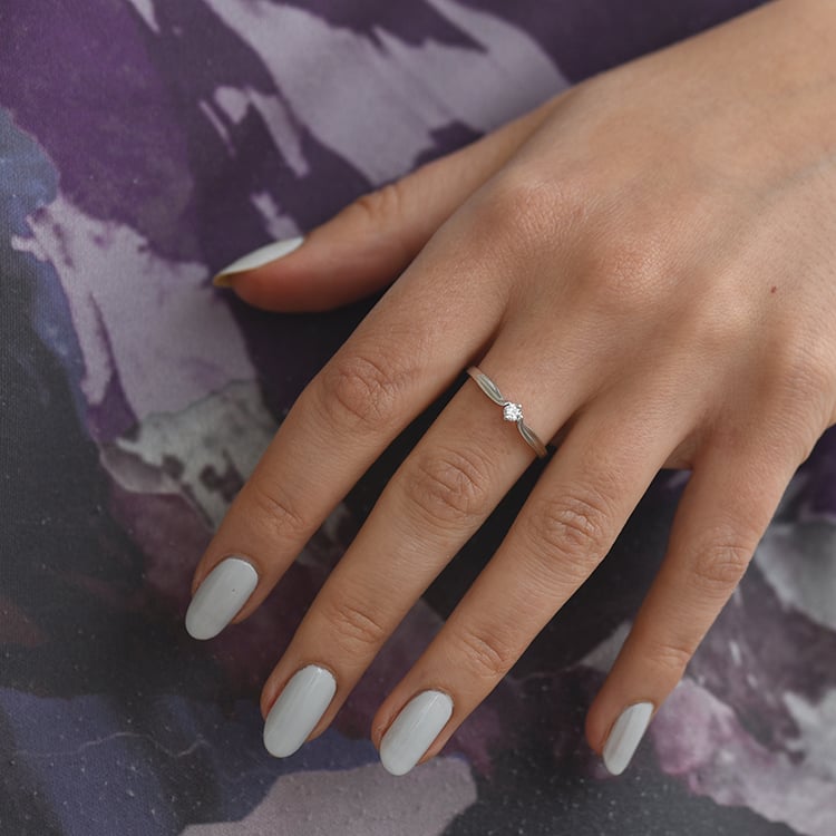 Zlatý jemný prsten s diamantem 61204