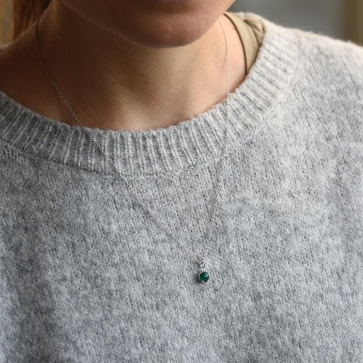 Zlatý náhrdelník s cabochon onyxem z bílého zlata 50938