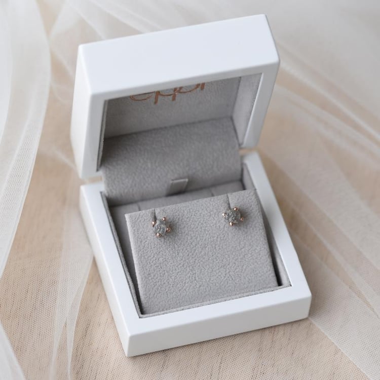 Náušnice s nebroušenými diamanty 52821