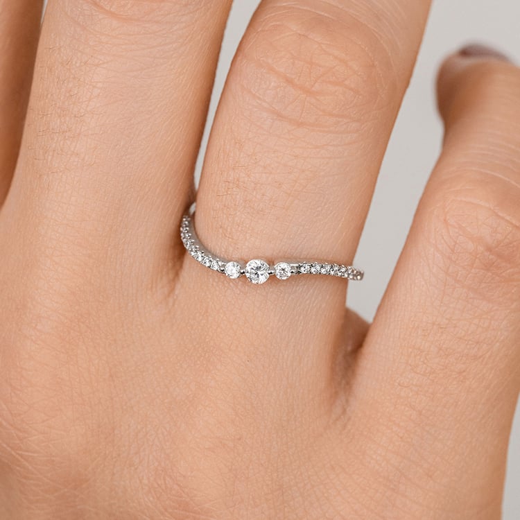  Zvlněný stříbrný prsten s diamanty Mikael 160684