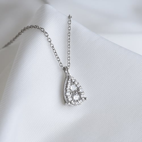 Přívěsek ve tvaru diamantové kapky Birdie
