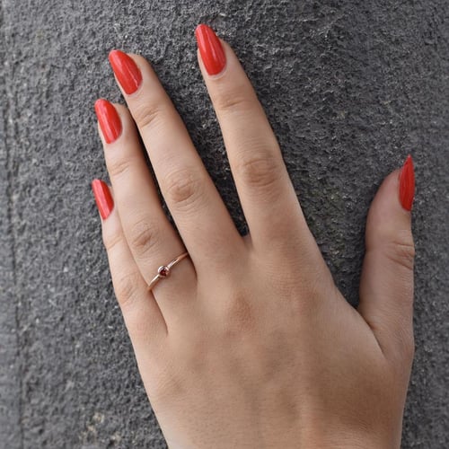 Zlatý minimalistický prsten s padparadscha safírem Emilien