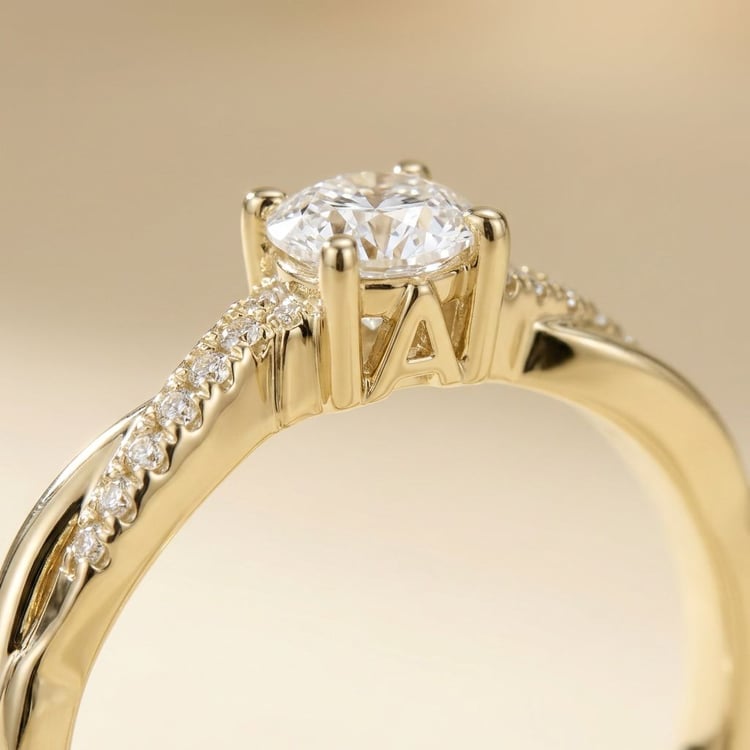 Zásnubní prsten s výběrem písmene a diamanty Aliye 167689