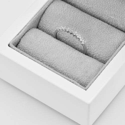 Romantický diamantový eternity prsten ze zlata Betsy