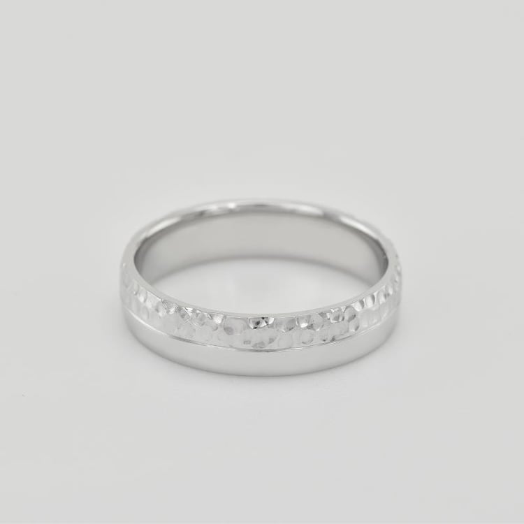 Snubní prsteny ze zlata s tepaným povrchem 34669