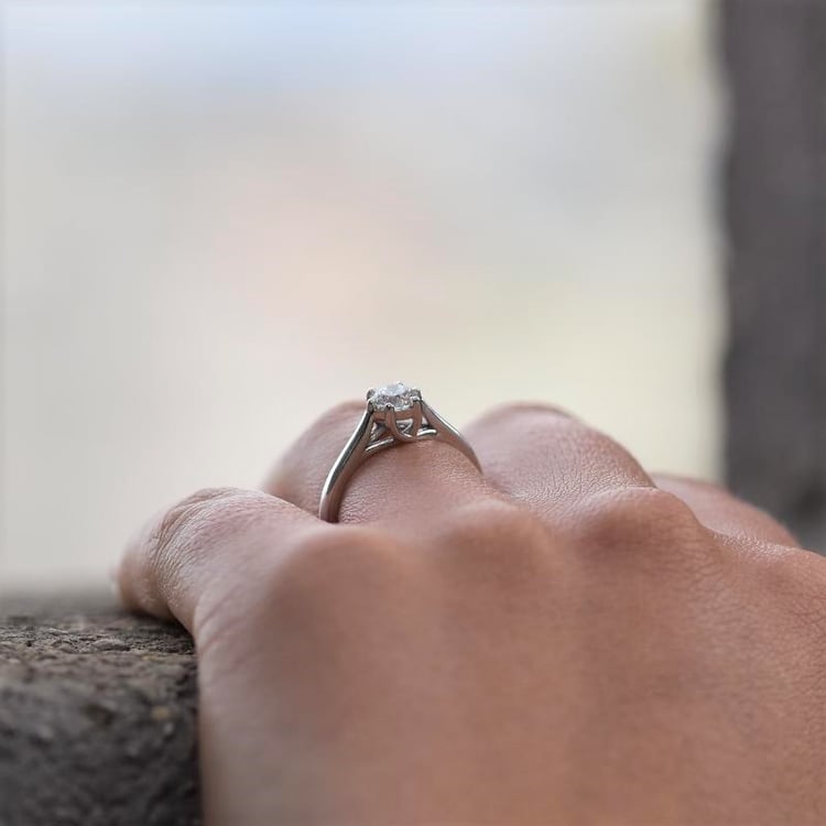 Zlatý zásnubní prsten 106411