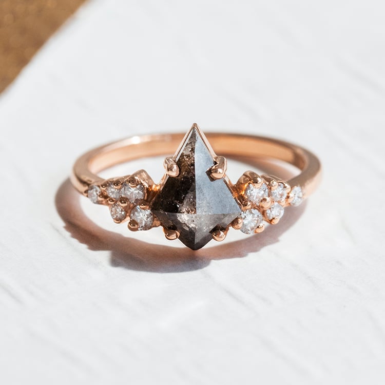 Prsten s kite salt and pepper diamantem Bret 109200