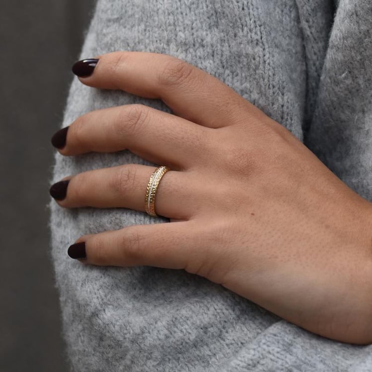 Dámský prsten s bílým enamelem 50242