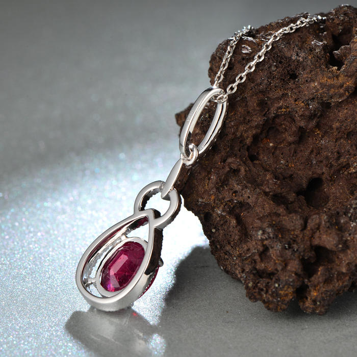 Náhrdelník s rubínem a diamanty Emalia 5661