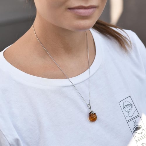 Jantarový přívěsek se stříbrnou včelkou Honey