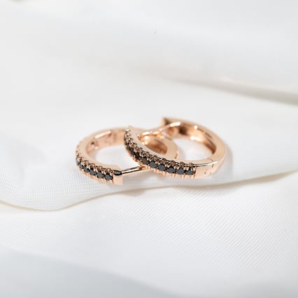 Kruhové náušnice s černými diamanty Gomati