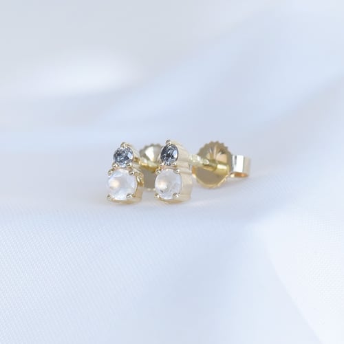 Náušnice s měsíčními kameny a salt and pepper diamanty Josse