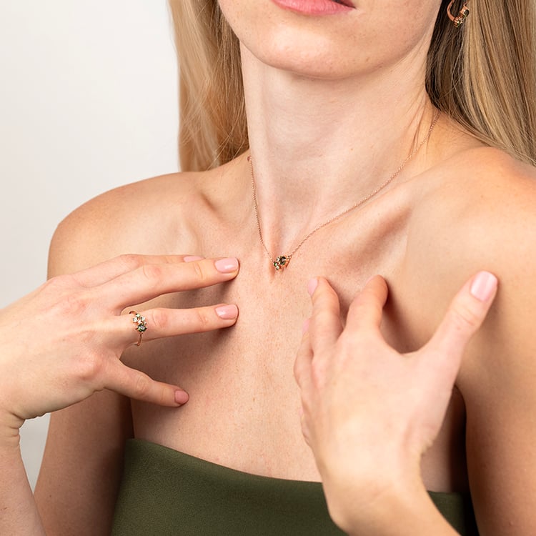 Cluster náhrdelník s vltavínem, safíry a diamanty Otyl 146828