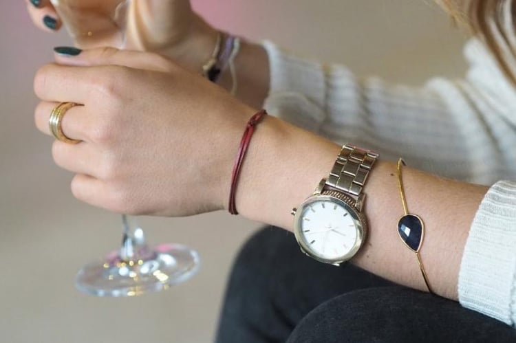 pozlacený náramek se safírem 7168