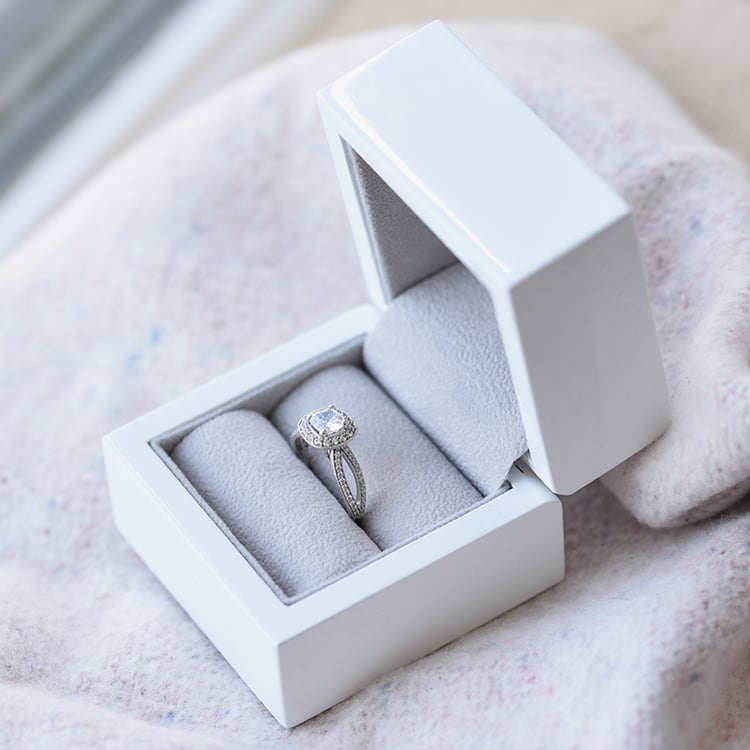 Diamantový zásnubní prsten 60913