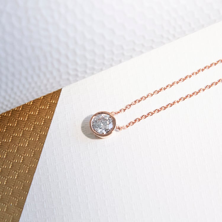 Bezel náhrdelník se zářivým moissanitem Jonie 110582