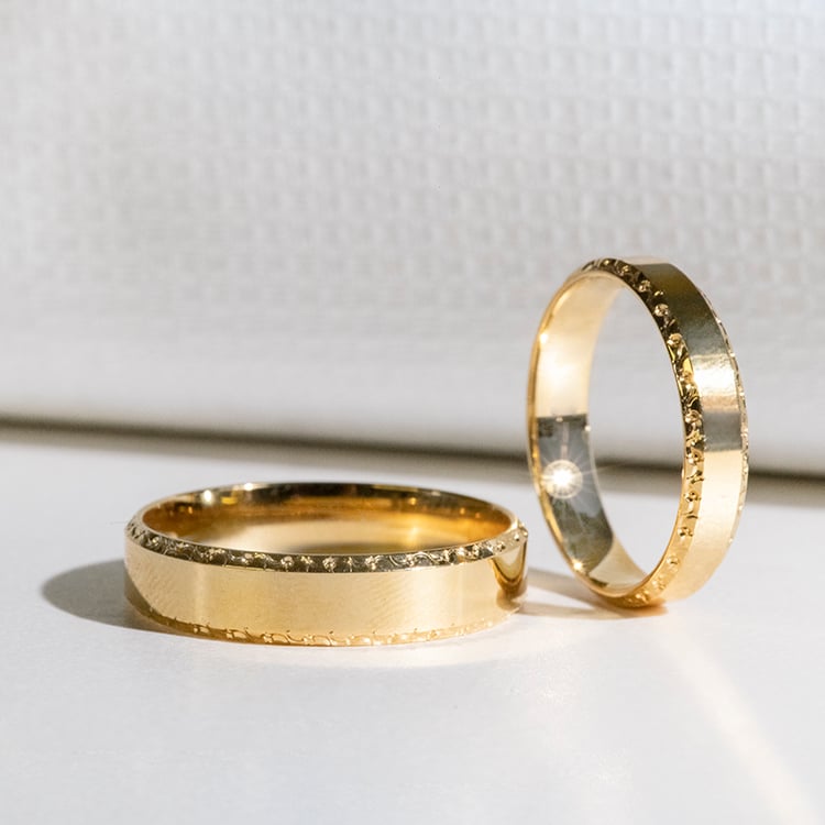 Zlaté snubní prsteny se zdobenými okraji Rahim 114112