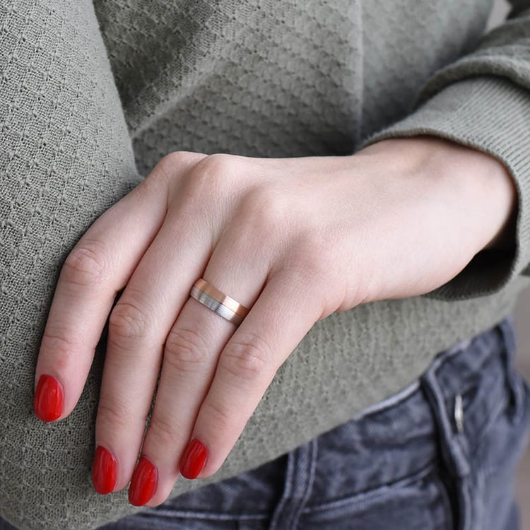 Půlkulatý snubní prsten ze zlata 89346