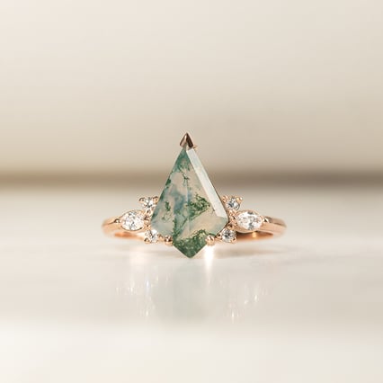 Okouzlující prsten s mechovým achátem Isabela