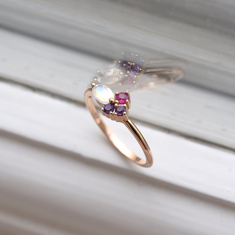 Prsten s měsíčním kamenem, rubínem a ametysty ze zlata 84350